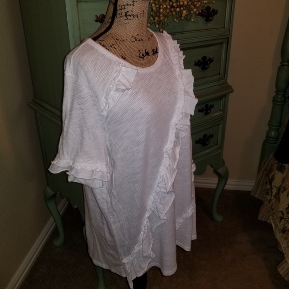 🌺Ruffled Front Lane Bryant Tee - Picture 2 of 5